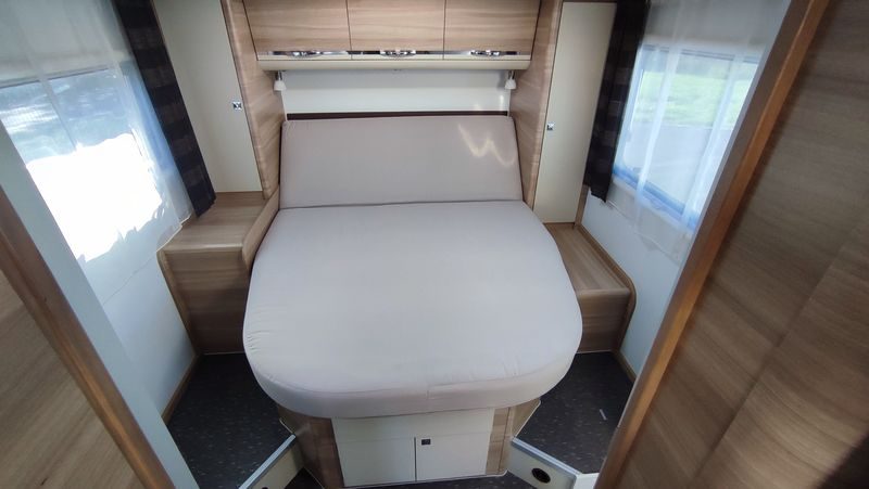 Camping-car intégral ADRIA Sonic Access I600SC - lit central
