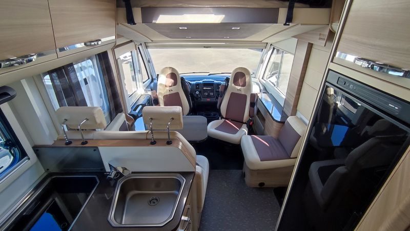 Camping-car intégral ADRIA Sonic Access I600SC - lit central